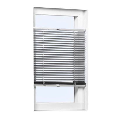 Variojalousie im Fensterrahmen verspannt